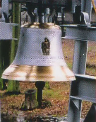 Najmniejszy - 130 kg - św. Józef - wykonany w 1993 r. Ofiarowany przez dawnego parafianina - Bronisława Potoczka z prośba o modlitwę. Dzwon